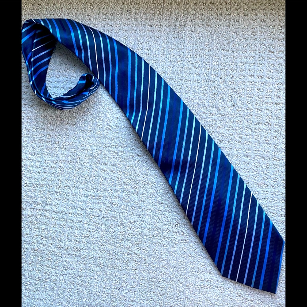 Tie- like new- 2 for $16